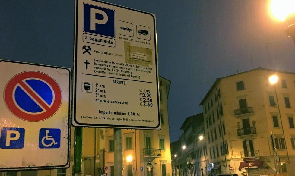 1.50 euro la prima ora dalla quarta si paga 4 euro 