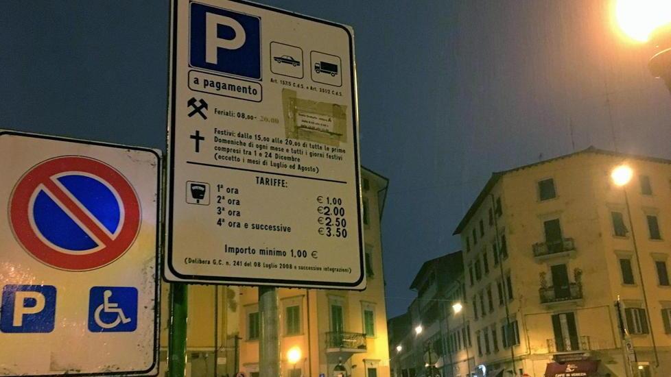 1.50 euro la prima ora dalla quarta si paga 4 euro