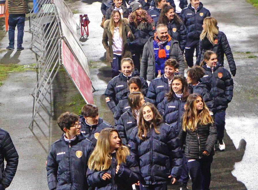Tutta la Pistoiese ha sfilato nello stadio Melani Un gran colpo d’occhio ma... senza festa finale 