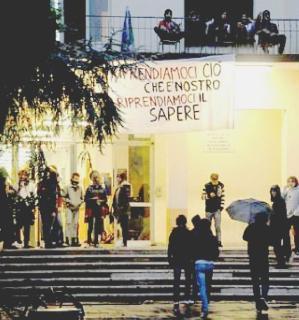 Il liceo Vallisneri occupato