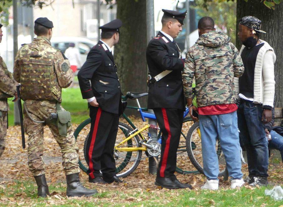 Colpisce i carabinieri per evitare il controllo Arrestato alla Gad