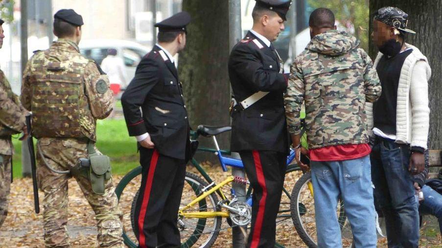 Colpisce i carabinieri per evitare il controllo Arrestato alla Gad