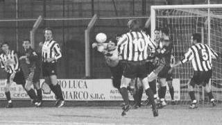 Un’immagine dell’ultimo derby giocato fra Cecina e Rosignano