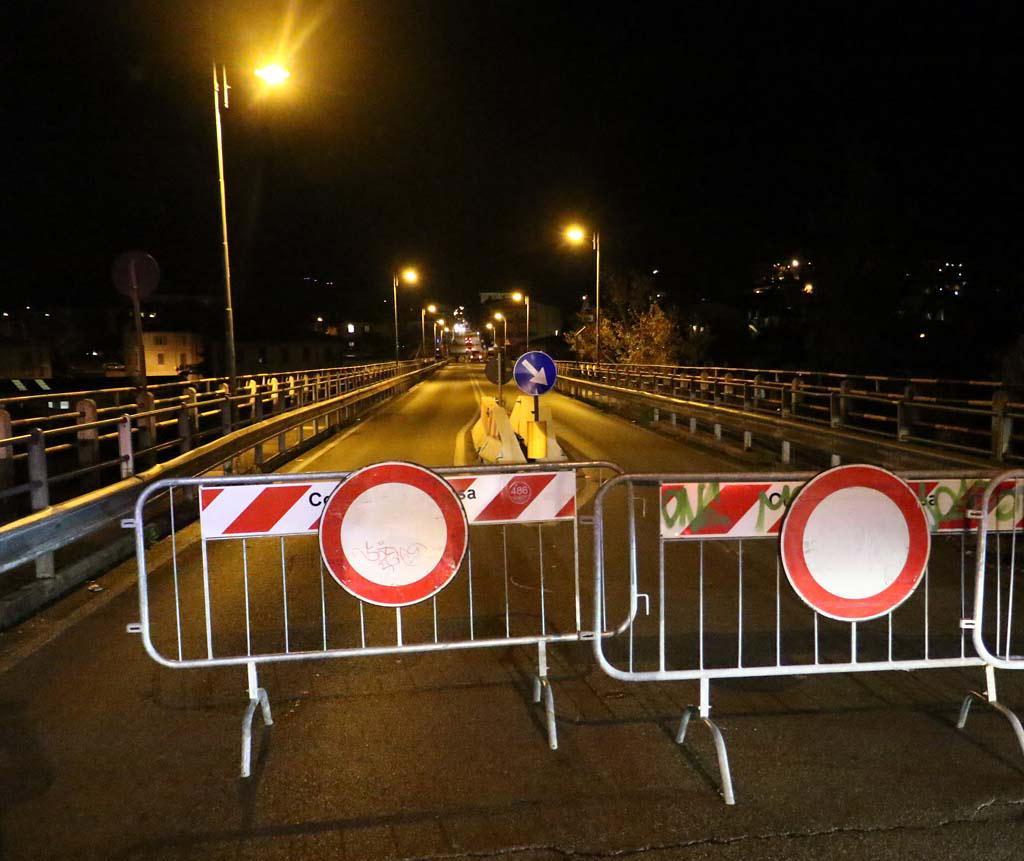 Il Ponte Trieste chiuso dal Comune di Massa, problemi al traffico 