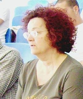 Qui a fianco Luciana Rocchi preside del Liceo XXV Aprile che ospita lo scientifico e il classico e a destra studenti e insegnanti all’interno di una scuola della zona