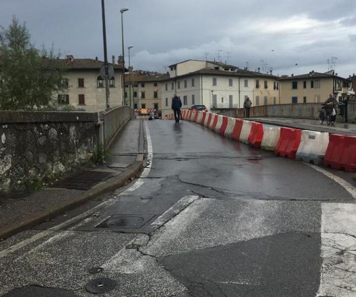 Il ponte sull’Elsa torna a due sensi fino all’Epifania 