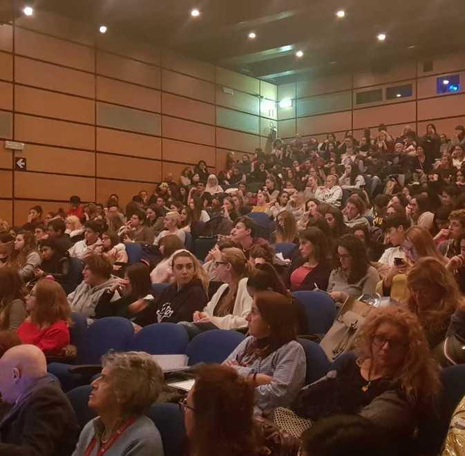 Gli studenti parlano ad altri giovani dell’Hiv 
