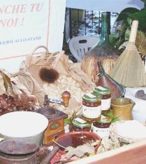 Uno degli stand della tradizionale festa delle castagne di Poggio giunta alla sua trentesima edizione