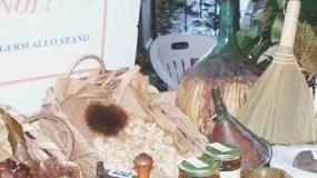 Uno degli stand della tradizionale festa delle castagne di Poggio giunta alla sua trentesima edizione