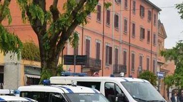 Telecamere e scudi per difendere la polizia municipale