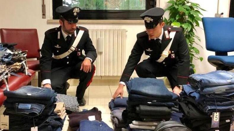 Ruba vestiti all’outlet bottino di 10mila euro Ma è subito arrestato