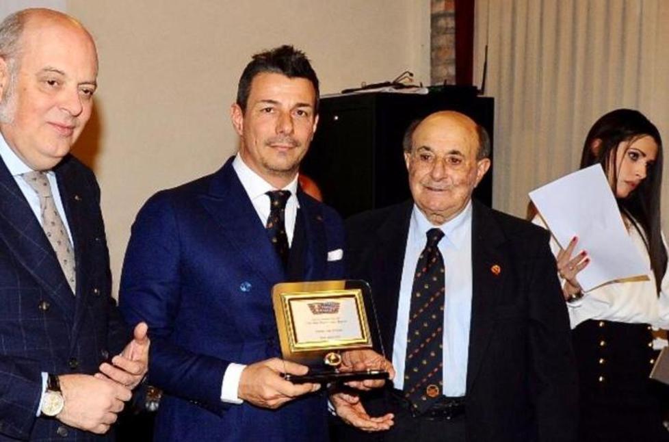 Premiato il pilota De Angelis 