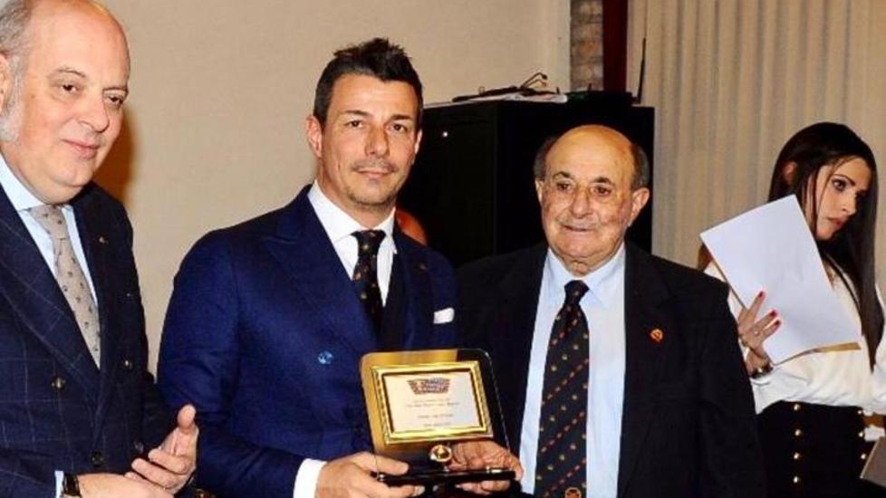 Premiato il pilota De Angelis