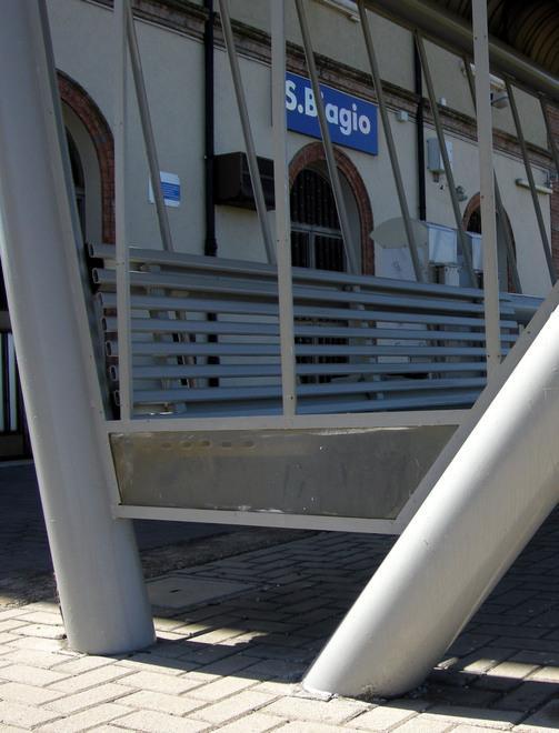 Treni, fermata sparita Un sit in alla stazione