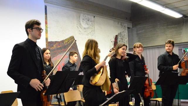 L’Ensemble Ariosto con l’inno della scuola