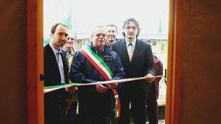 Il taglio del nastro del sindaco Lorenzini con gli assessori