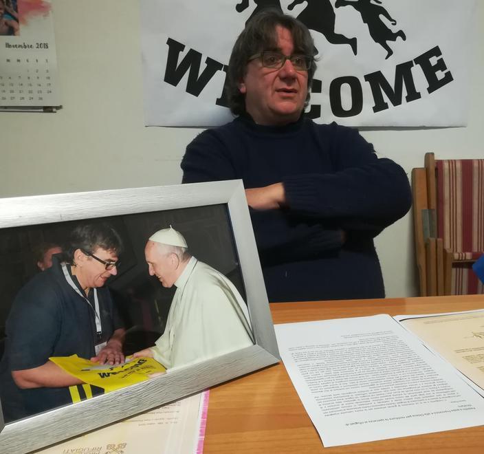 Il Vaticano scrive a don Biancalani: vi siamo vicini siete un esempio d’accoglienza 