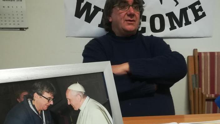 Il Vaticano scrive a don Biancalani: vi siamo vicini siete un esempio d’accoglienza