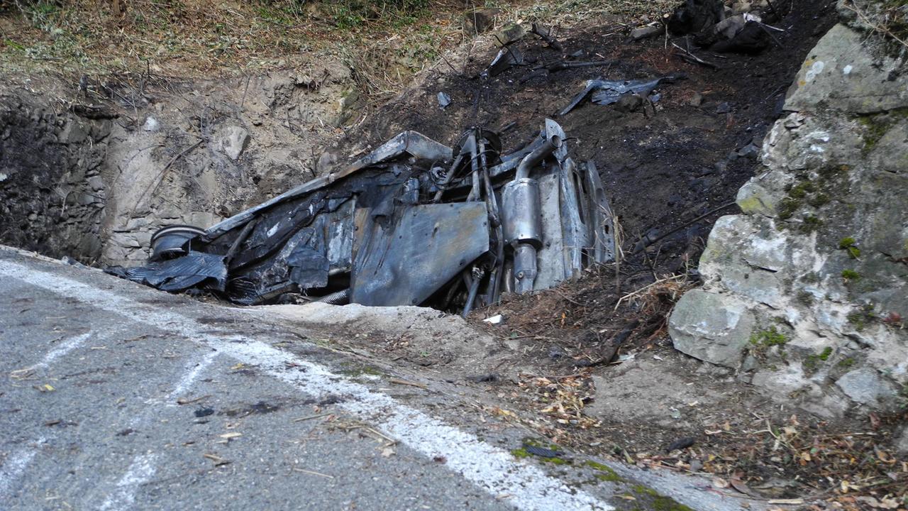 La vettura da rally che ha preso fuoco durante il 47° Rally Coppa Città di Lucca, prova S. Ilario di Brancoli: morirono Valerio Catelani e Daniela Bertoneri di Forte dei Marmi
