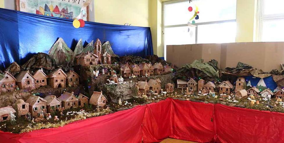 «Sindaco, fai fare tu il presepe» Ma le scuole lo fanno già da sole 