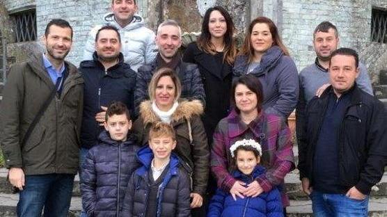 Donano un defibrillatore alla scuola in memoria dell’ex compagno morto