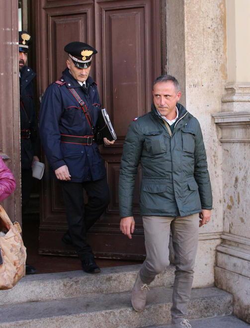 Santini piomba a scuola e arrivano i carabinieri