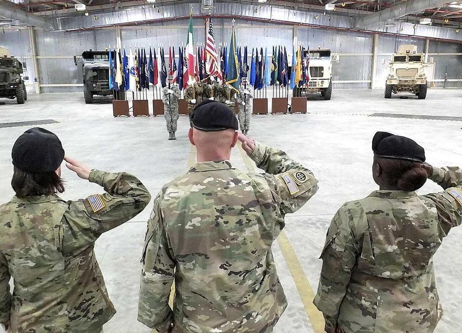 Il tricolore su Camp Darby Arrivano i militari italiani 