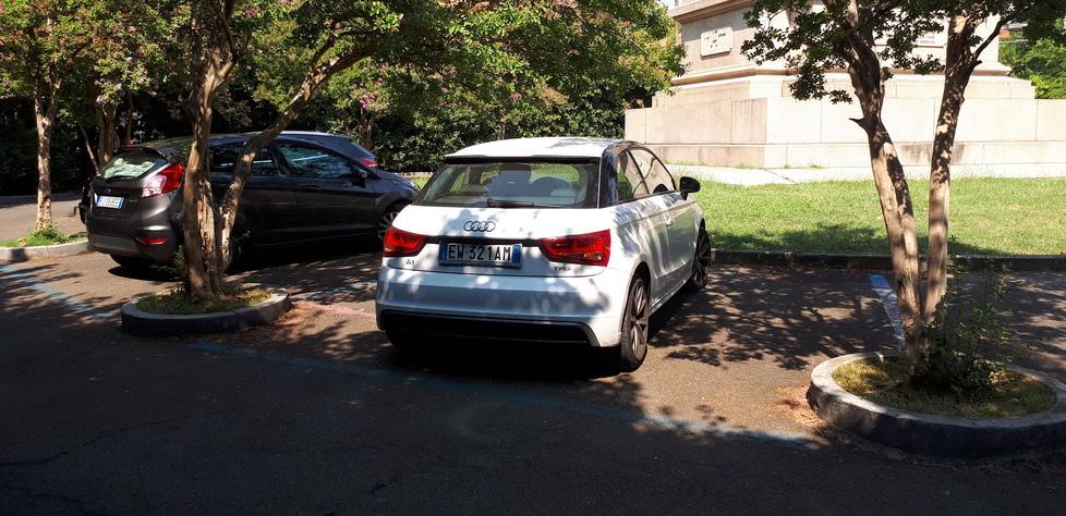 Altri furti a raffica sulle auto in sosta verso il monumento 