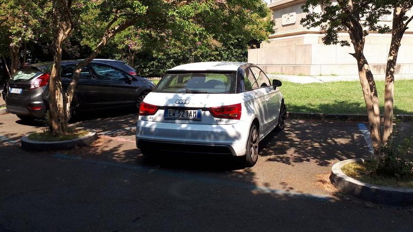Altri furti a raffica sulle auto in sosta verso il monumento