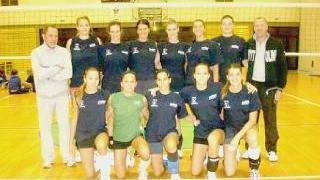 La squadra della Nottolini e Mascia Tognarelli (Lucca Volley)