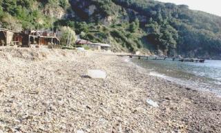 La spiaggia di Bagnaia a Rio nell’Elba che spesso subisce i danni dell’esondazione