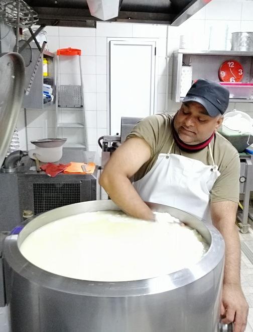 Nel cuore di Borgo Cappuccini spunta un caseificio 