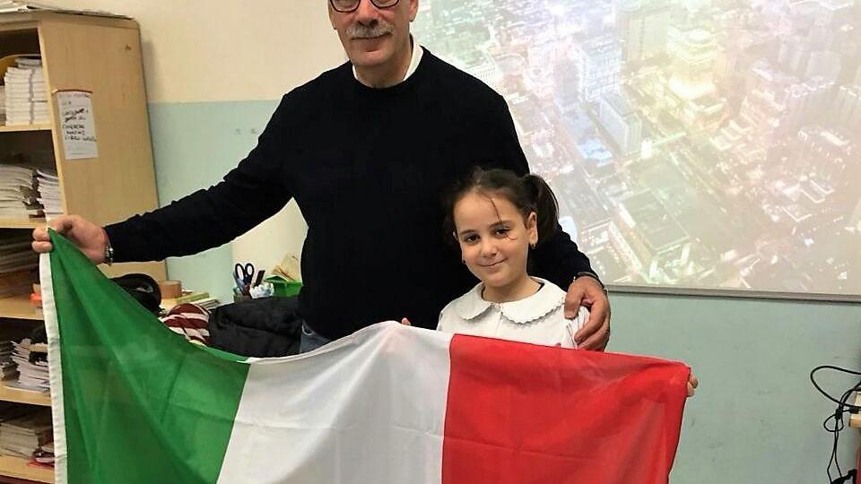 Il sindaco Gabbanini con la piccola Federica Sarlo