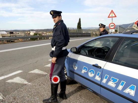 Accoltella il collega camionista e scappa, preso all'ingresso del porto