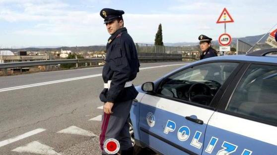 Accoltella il collega camionista e scappa, preso all'ingresso del porto