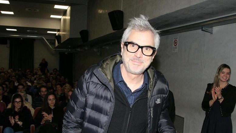 Pietrasanta si stringe intorno a Cuarón: sold out e applausi per l’anteprima di “Roma”