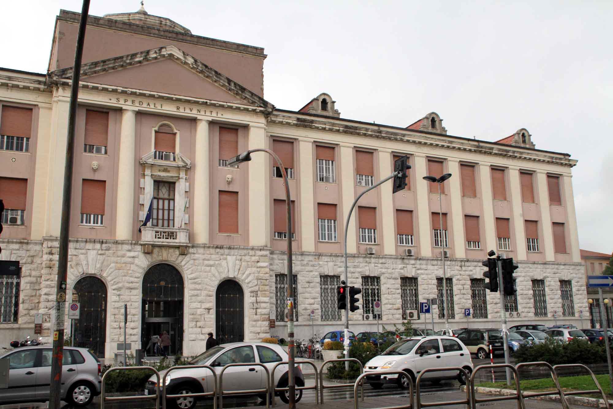 L'ospedale di Livorno (Foto d'archivio)