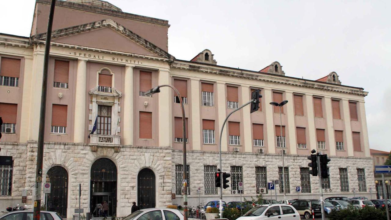 L'ospedale di Livorno (Foto d'archivio)