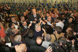 Bersani a Prato: "Parto da qui perché siamo nel cuore della crisi"