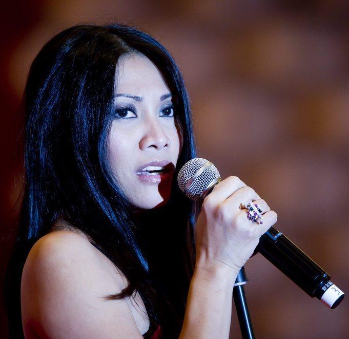Anggun scende in campo per aiutare il Monte Serra 