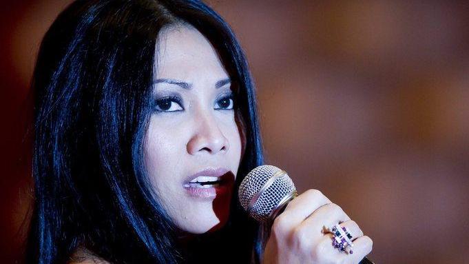Anggun scende in campo per aiutare il Monte Serra