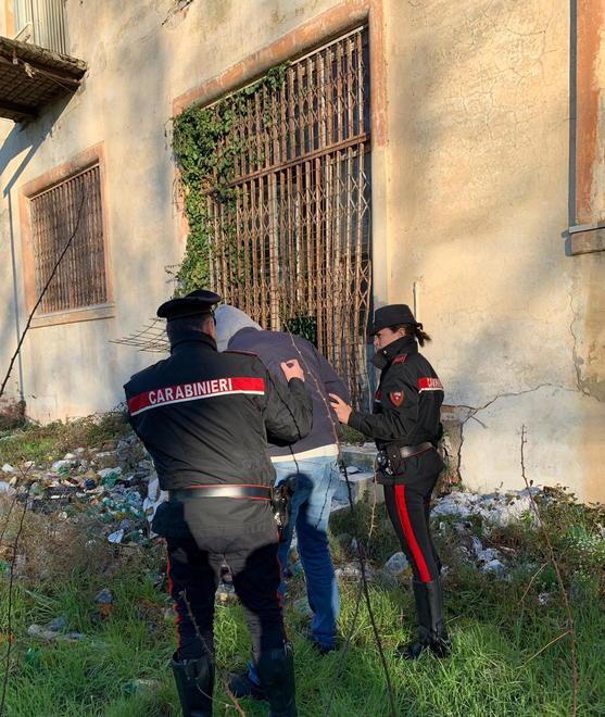Vivevano all’ex Olivetti abusivamente: cacciati