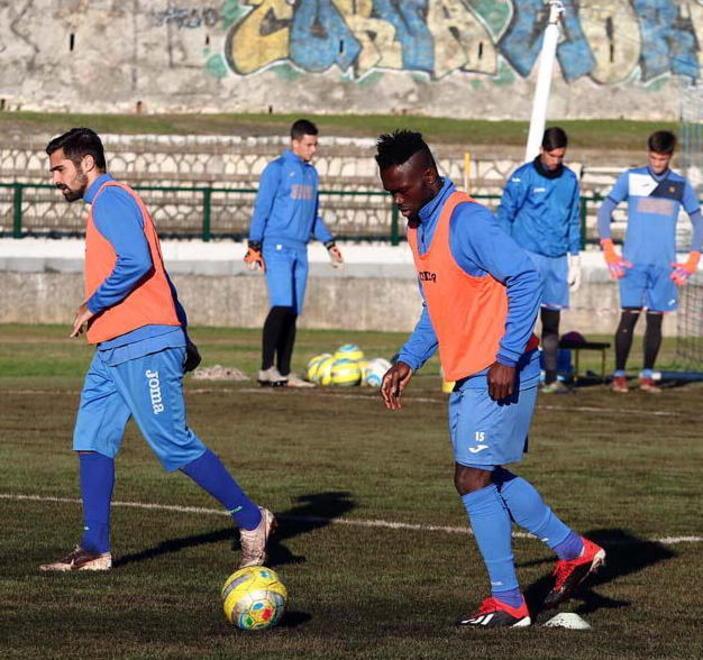 La società compatta col mister: pronti a riconsegnare le chiavi 