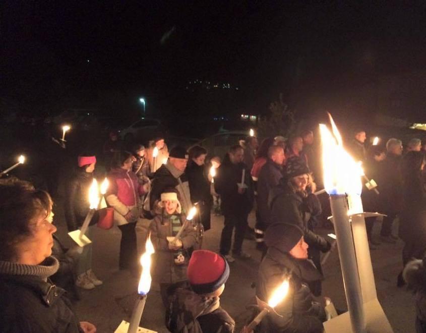 La luce è solidarietà A Gallicano torna la fiaccolata per raccogliere fondi 