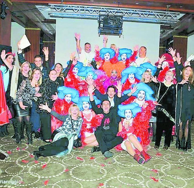 I colori e l’allegria del Carnevale alla Fiera del lusso di Cannes 