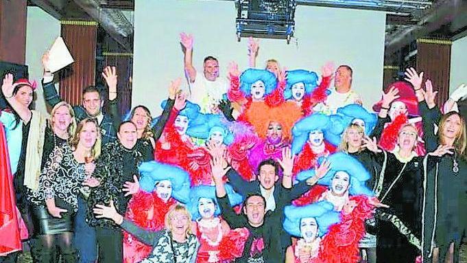 I colori e l’allegria del Carnevale alla Fiera del lusso di Cannes
