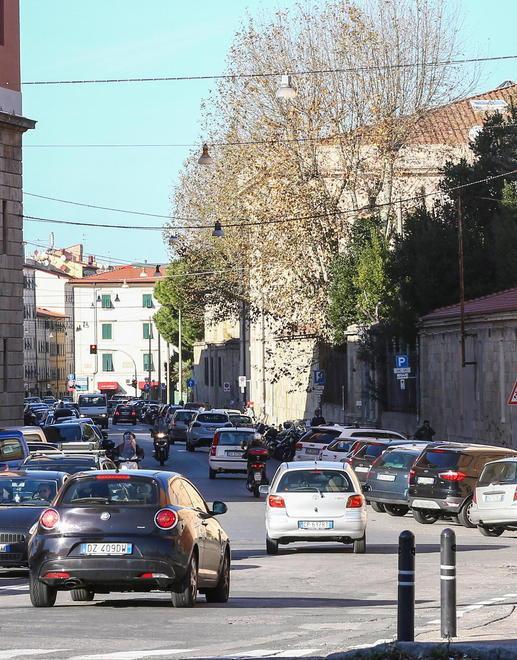 Pista ciclabile in via Galilei tra il Cisternone e le scuole 