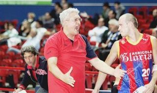 La grinta di coach Angelucci durante la sfida con Trieste