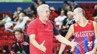 La grinta di coach Angelucci durante la sfida con Trieste