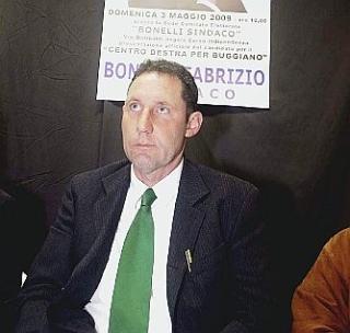 Sopra il consgliere Fabrizio Bonelli A lato una ricostruzione del modus operandi dei ladri